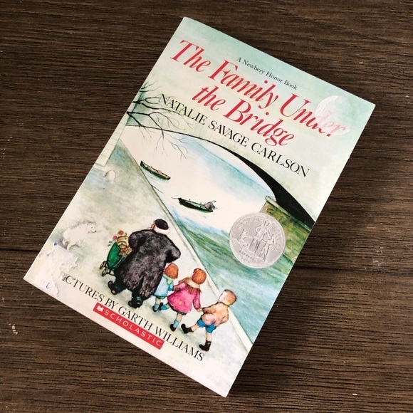 The Family Under the Bridge by: Natalie Savage Carlson paperback book - Picture 1 of 3